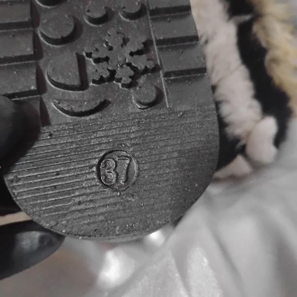 Women's Faux Fur Winter Boots - Black and Brown - Picture 6 of 12